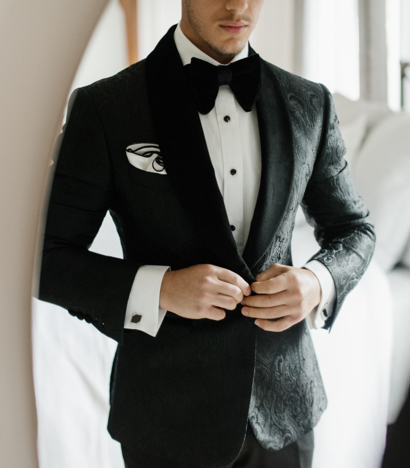 Choosing the Right Wedding Suits for Grooms Wedding